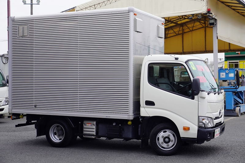 トヨエース　１０尺　アルミバン　積載２０００ｋｇ　サイドドア　ラッシング２段　９０度ストッパー　バックカメラ　ＥＴＣ　通気口　フォグランプ　電動パーキングブレーキ　クリアランスソナー　衝突軽減ブレーキ　車線逸脱警報　北村製　ワンオーナー！ＡＴ車！4