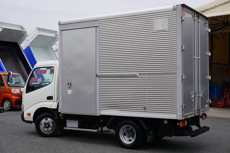 トヨエース　１０尺　アルミバン　積載２０００ｋｇ　サイドドア　ラッシング２段　９０度ストッパー　バックカメラ　ＥＴＣ　通気口　フォグランプ　電動パーキングブレーキ　クリアランスソナー　衝突軽減ブレーキ　車線逸脱警報　北村製　ワンオーナー！ＡＴ車！5