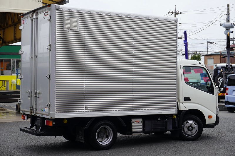 トヨエース　１０尺　アルミバン　積載２０００ｋｇ　サイドドア　ラッシング２段　９０度ストッパー　バックカメラ　ＥＴＣ　通気口　フォグランプ　電動パーキングブレーキ　クリアランスソナー　衝突軽減ブレーキ　車線逸脱警報　北村製　ワンオーナー！ＡＴ車！6