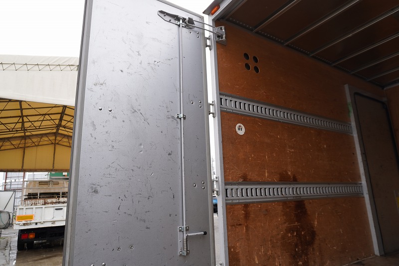 トヨエース　１０尺　アルミバン　積載２０００ｋｇ　サイドドア　ラッシング２段　９０度ストッパー　バックカメラ　ＥＴＣ　通気口　フォグランプ　電動パーキングブレーキ　クリアランスソナー　衝突軽減ブレーキ　車線逸脱警報　北村製　ワンオーナー！ＡＴ車！20