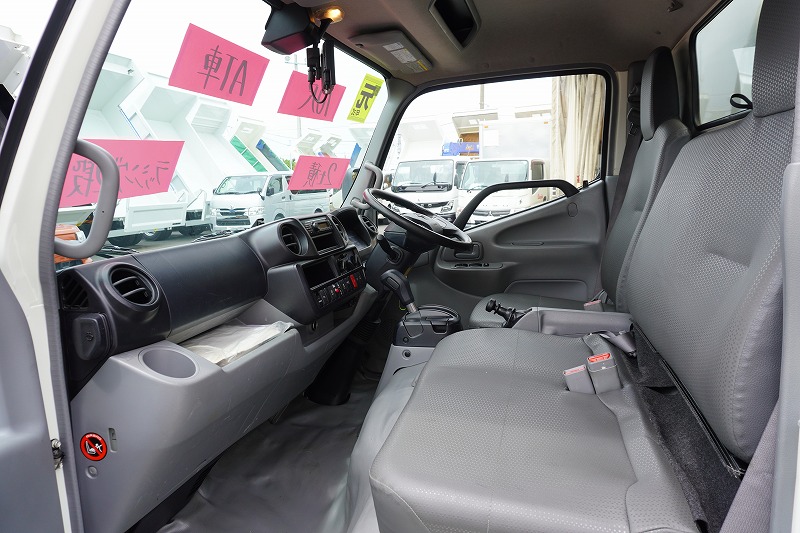トヨエース　１０尺　アルミバン　積載２０００ｋｇ　サイドドア　ラッシング２段　９０度ストッパー　バックカメラ　ＥＴＣ　通気口　フォグランプ　電動パーキングブレーキ　クリアランスソナー　衝突軽減ブレーキ　車線逸脱警報　北村製　ワンオーナー！ＡＴ車！34