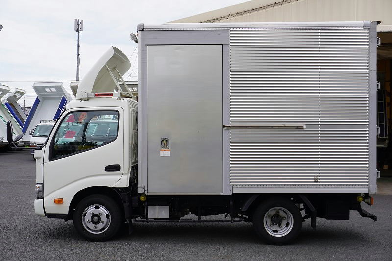 ダイナ　１０尺　アルミバン　積載２０００ｋｇ　サイドドア　ラッシング１段　導風板　９０度ストッパー　バックカメラ　社外ナビ　ＥＴＣ　ＬＥＤヘッドライト　スマートキー　電動パーキングブレーキ　クリアランスソナー　衝突軽減ブレーキ　車線逸脱警報　北村製　ワンオーナー！ＡＴ車！　車検「Ｒ７年１０月まで！」1