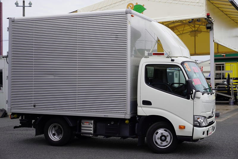 ダイナ　１０尺　アルミバン　積載２０００ｋｇ　サイドドア　ラッシング１段　導風板　９０度ストッパー　バックカメラ　社外ナビ　ＥＴＣ　ＬＥＤヘッドライト　スマートキー　電動パーキングブレーキ　クリアランスソナー　衝突軽減ブレーキ　車線逸脱警報　北村製　ワンオーナー！ＡＴ車！　車検「Ｒ７年１０月まで！」4