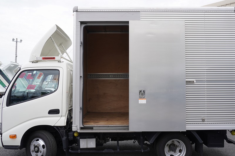 ダイナ　１０尺　アルミバン　積載２０００ｋｇ　サイドドア　ラッシング１段　導風板　９０度ストッパー　バックカメラ　社外ナビ　ＥＴＣ　ＬＥＤヘッドライト　スマートキー　電動パーキングブレーキ　クリアランスソナー　衝突軽減ブレーキ　車線逸脱警報　北村製　ワンオーナー！ＡＴ車！　車検「Ｒ７年１０月まで！」14
