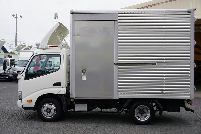 ダイナ　１０尺　アルミバン　積載２０００ｋｇ　サイドドア　ラッシング１段　導風板　９０度ストッパー　バックカメラ　社外ナビ　ＥＴＣ　ＬＥＤヘッドライト　スマートキー　電動パーキングブレーキ　クリアランスソナー　衝突軽減ブレーキ　車線逸脱警報　北村製　ワンオーナー！ＡＴ車！　車検「Ｒ７年１０月まで！」1