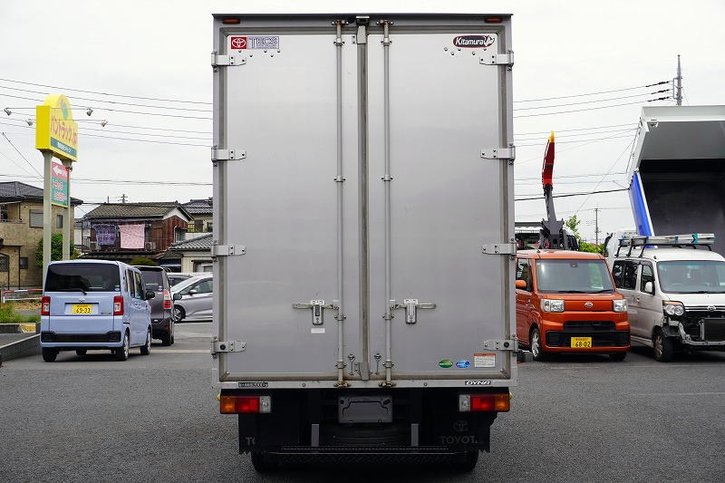 ダイナ　１０尺　アルミバン　積載２０００ｋｇ　サイドドア　ラッシング１段　導風板　９０度ストッパー　バックカメラ　社外ナビ　ＥＴＣ　ＬＥＤヘッドライト　スマートキー　電動パーキングブレーキ　クリアランスソナー　衝突軽減ブレーキ　車線逸脱警報　北村製　ワンオーナー！ＡＴ車！　車検「Ｒ７年１０月まで！」2