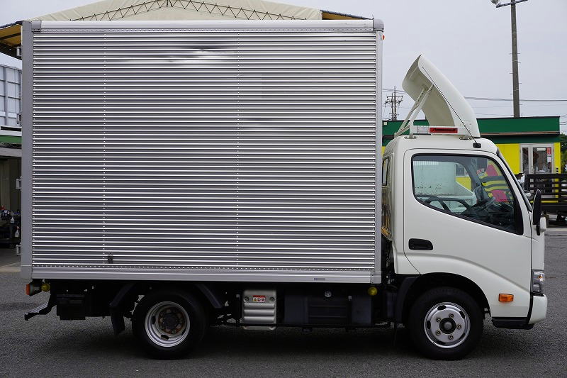 ダイナ　１０尺　アルミバン　積載２０００ｋｇ　サイドドア　ラッシング１段　導風板　９０度ストッパー　バックカメラ　社外ナビ　ＥＴＣ　ＬＥＤヘッドライト　スマートキー　電動パーキングブレーキ　クリアランスソナー　衝突軽減ブレーキ　車線逸脱警報　北村製　ワンオーナー！ＡＴ車！　車検「Ｒ７年１０月まで！」3
