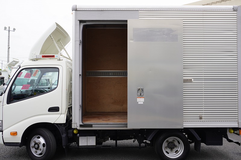 ダイナ　１０尺　アルミバン　積載２０００ｋｇ　サイドドア　ラッシング１段　導風板　９０度ストッパー　バックカメラ　社外ナビ　ＥＴＣ　ＬＥＤヘッドライト　スマートキー　電動パーキングブレーキ　クリアランスソナー　衝突軽減ブレーキ　車線逸脱警報　北村製　ワンオーナー！ＡＴ車！　車検「Ｒ７年１０月まで！」14