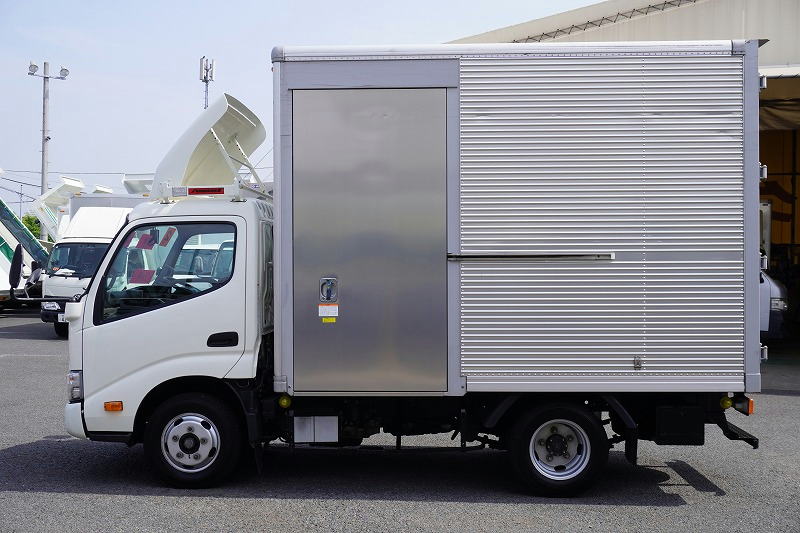 ダイナ　１０尺　アルミバン　積載２０００ｋｇ　サイドドア　ラッシング１段　導風板　９０度ストッパー　バックカメラ　社外ナビ　ＥＴＣ　ＬＥＤヘッドライト　スマートキー　電動パーキングブレーキ　クリアランスソナー　衝突軽減ブレーキ　車線逸脱警報　北村製　ワンオーナー！ＡＴ車！　車検「Ｒ７年１０月まで！」1