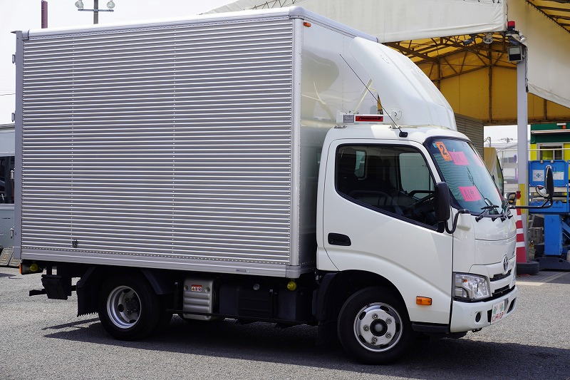 ダイナ　１０尺　アルミバン　積載２０００ｋｇ　サイドドア　ラッシング１段　導風板　９０度ストッパー　バックカメラ　社外ナビ　ＥＴＣ　ＬＥＤヘッドライト　スマートキー　電動パーキングブレーキ　クリアランスソナー　衝突軽減ブレーキ　車線逸脱警報　北村製　ワンオーナー！ＡＴ車！　車検「Ｒ７年１０月まで！」4