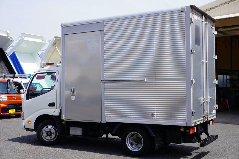 ダイナ　１０尺　アルミバン　積載２０００ｋｇ　サイドドア　ラッシング１段　導風板　９０度ストッパー　バックカメラ　社外ナビ　ＥＴＣ　ＬＥＤヘッドライト　スマートキー　電動パーキングブレーキ　クリアランスソナー　衝突軽減ブレーキ　車線逸脱警報　北村製　ワンオーナー！ＡＴ車！　車検「Ｒ７年１０月まで！」5
