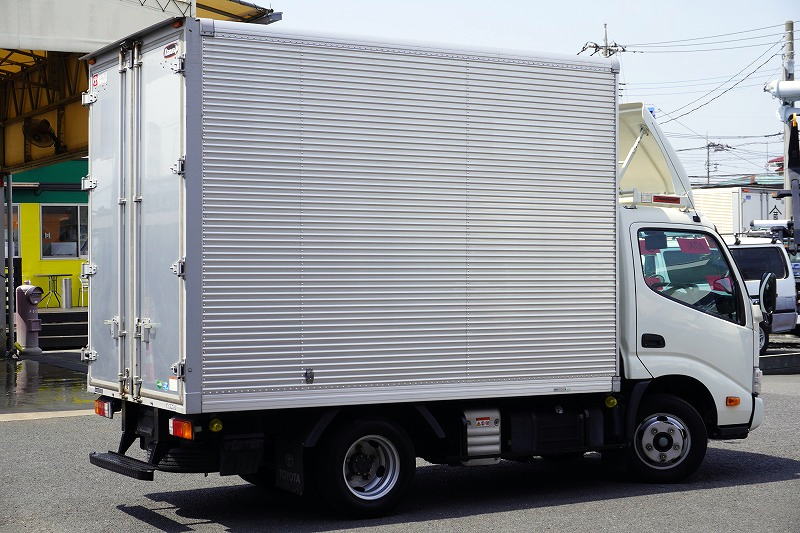 ダイナ　１０尺　アルミバン　積載２０００ｋｇ　サイドドア　ラッシング１段　導風板　９０度ストッパー　バックカメラ　社外ナビ　ＥＴＣ　ＬＥＤヘッドライト　スマートキー　電動パーキングブレーキ　クリアランスソナー　衝突軽減ブレーキ　車線逸脱警報　北村製　ワンオーナー！ＡＴ車！　車検「Ｒ７年１０月まで！」6