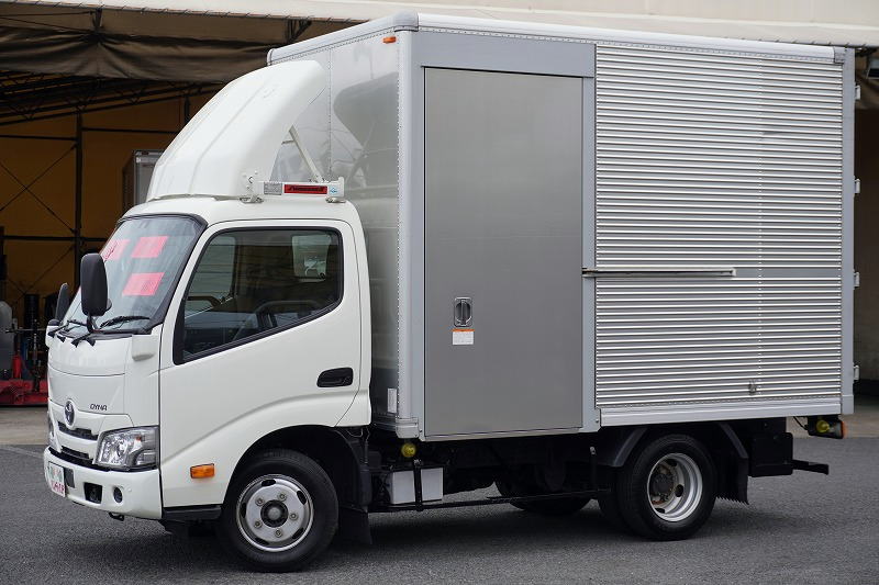 ダイナ　１０尺　アルミバン　積載２０００ｋｇ　サイドドア　ラッシング１段　導風板　９０度ストッパー　バックカメラ　社外ナビ　ＥＴＣ　ＬＥＤヘッドライト　スマートキー　電動パーキングブレーキ　クリアランスソナー　衝突軽減ブレーキ　車線逸脱警報　北村製　ワンオーナー！ＡＴ車！　車検「Ｒ７年１０月まで！」