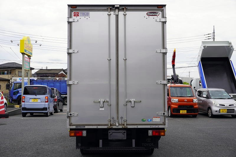 ダイナ　１０尺　アルミバン　積載２０００ｋｇ　サイドドア　ラッシング１段　導風板　９０度ストッパー　バックカメラ　社外ナビ　ＥＴＣ　ＬＥＤヘッドライト　スマートキー　電動パーキングブレーキ　クリアランスソナー　衝突軽減ブレーキ　車線逸脱警報　北村製　ワンオーナー！ＡＴ車！　車検「Ｒ７年１０月まで！」2