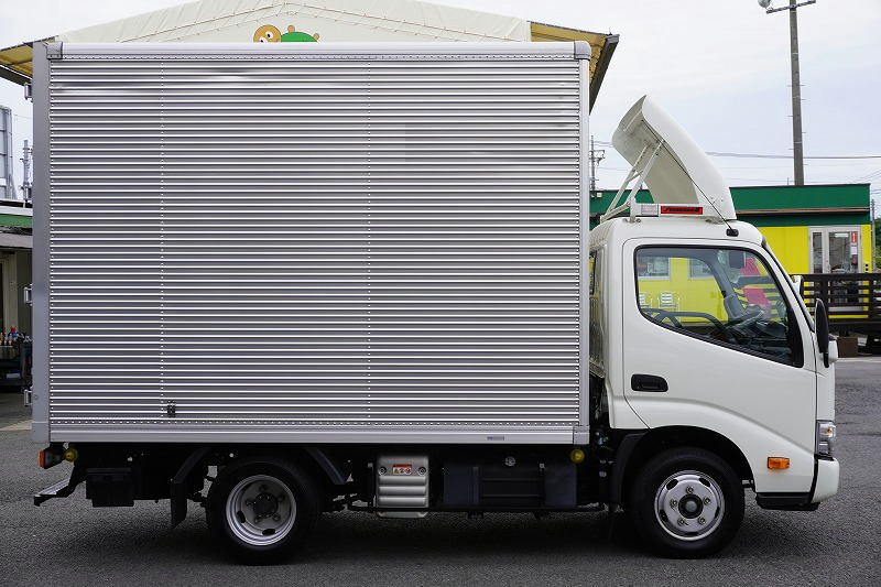 ダイナ　１０尺　アルミバン　積載２０００ｋｇ　サイドドア　ラッシング１段　導風板　９０度ストッパー　バックカメラ　社外ナビ　ＥＴＣ　ＬＥＤヘッドライト　スマートキー　電動パーキングブレーキ　クリアランスソナー　衝突軽減ブレーキ　車線逸脱警報　北村製　ワンオーナー！ＡＴ車！　車検「Ｒ７年１０月まで！」3