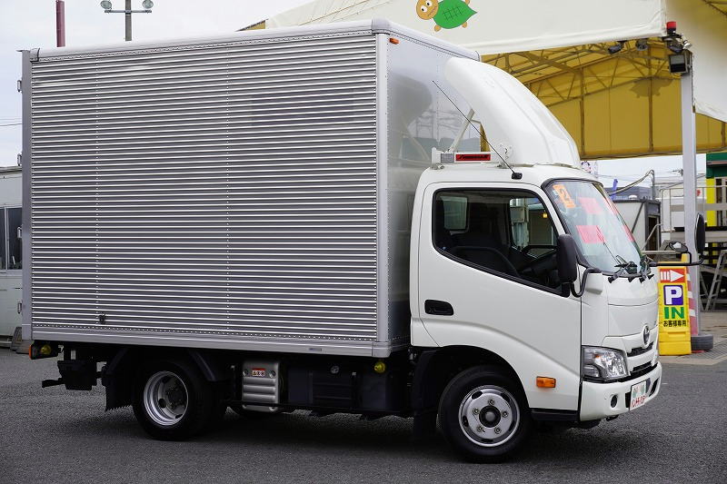 ダイナ　１０尺　アルミバン　積載２０００ｋｇ　サイドドア　ラッシング１段　導風板　９０度ストッパー　バックカメラ　社外ナビ　ＥＴＣ　ＬＥＤヘッドライト　スマートキー　電動パーキングブレーキ　クリアランスソナー　衝突軽減ブレーキ　車線逸脱警報　北村製　ワンオーナー！ＡＴ車！　車検「Ｒ７年１０月まで！」4