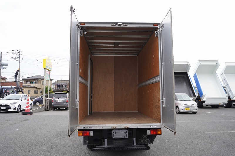 ダイナ　１０尺　アルミバン　積載２０００ｋｇ　サイドドア　ラッシング１段　導風板　９０度ストッパー　バックカメラ　社外ナビ　ＥＴＣ　ＬＥＤヘッドライト　スマートキー　電動パーキングブレーキ　クリアランスソナー　衝突軽減ブレーキ　車線逸脱警報　北村製　ワンオーナー！ＡＴ車！　車検「Ｒ７年１０月まで！」19