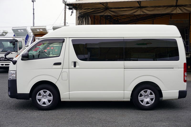 レジアスエース　ロング　ＤＸ　５ドア　「ハイルーフ」　ガソリン車　３人乗り　トヨタ車体製パワーゲート　荷台板張り　床フック　電格ミラー　ＥＴＣ　小窓　キーレス　ＡＴ車！1