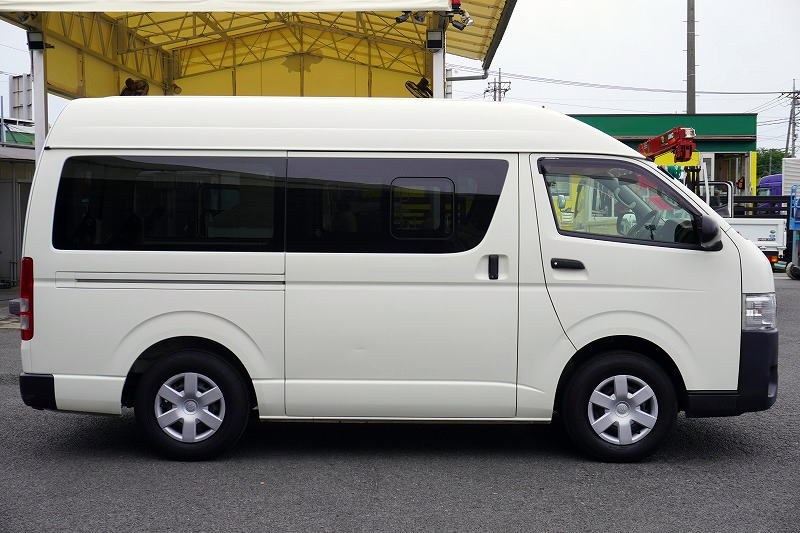 レジアスエース　ロング　ＤＸ　５ドア　「ハイルーフ」　ガソリン車　３人乗り　トヨタ車体製パワーゲート　荷台板張り　床フック　電格ミラー　ＥＴＣ　小窓　キーレス　ＡＴ車！3