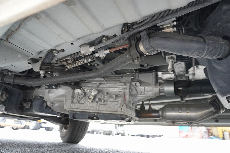 レジアスエース　ロング　ＤＸ　５ドア　「ハイルーフ」　ガソリン車　３人乗り　トヨタ車体製パワーゲート　荷台板張り　床フック　電格ミラー　ＥＴＣ　小窓　キーレス　ＡＴ車！11