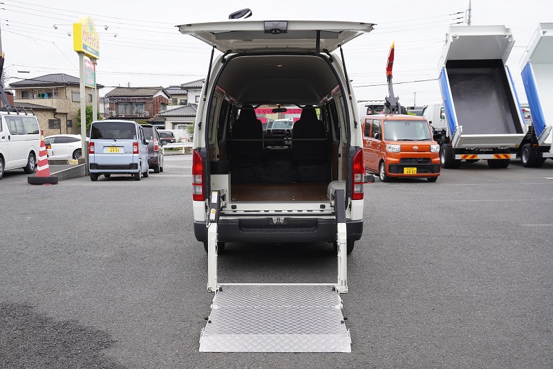 レジアスエース　ロング　ＤＸ　５ドア　「ハイルーフ」　ガソリン車　３人乗り　トヨタ車体製パワーゲート　荷台板張り　床フック　電格ミラー　ＥＴＣ　小窓　キーレス　ＡＴ車！13