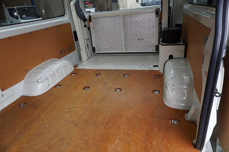 レジアスエース　ロング　ＤＸ　５ドア　「ハイルーフ」　ガソリン車　３人乗り　トヨタ車体製パワーゲート　荷台板張り　床フック　電格ミラー　ＥＴＣ　小窓　キーレス　ＡＴ車！23