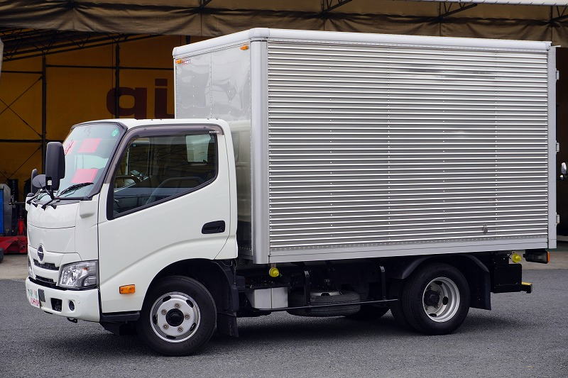 デュトロ　１０尺　アルミバン　積載２０００ｋｇ　ラッシング２段　バックカメラ　社外ナビ　ＥＴＣ　左電格ミラー　ＬＥＤヘッドライト　電動パーキングブレーキ　クリアランスソナー　全高２．８ｍ以下　９０度ストッパー　パブコ製　ＡＴ車！　車検「Ｒ８年３月まで！」フロント画像