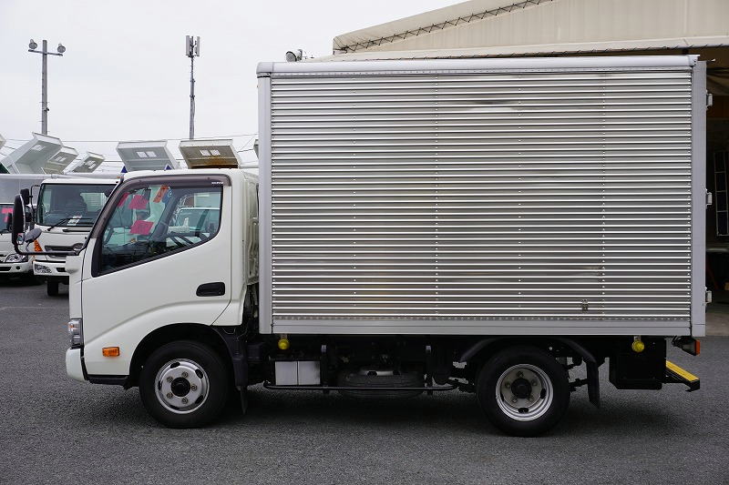 デュトロ　１０尺　アルミバン　積載２０００ｋｇ　ラッシング２段　バックカメラ　社外ナビ　ＥＴＣ　左電格ミラー　ＬＥＤヘッドライト　電動パーキングブレーキ　クリアランスソナー　全高２．８ｍ以下　９０度ストッパー　パブコ製　ＡＴ車！　車検「Ｒ８年３月まで！」1