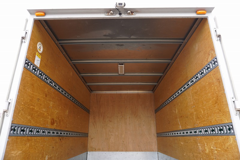 デュトロ　１０尺　アルミバン　積載２０００ｋｇ　ラッシング２段　バックカメラ　社外ナビ　ＥＴＣ　左電格ミラー　ＬＥＤヘッドライト　電動パーキングブレーキ　クリアランスソナー　全高２．８ｍ以下　９０度ストッパー　パブコ製　ＡＴ車！　車検「Ｒ８年３月まで！」17