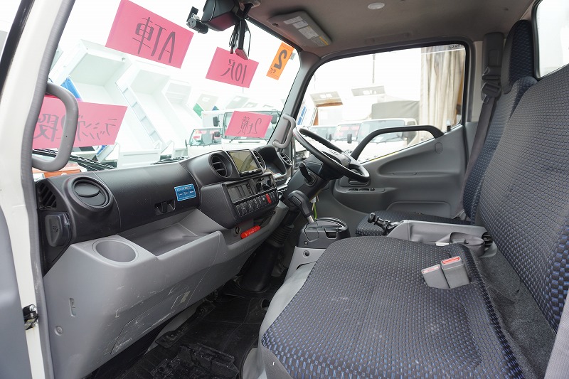デュトロ　１０尺　アルミバン　積載２０００ｋｇ　ラッシング２段　バックカメラ　社外ナビ　ＥＴＣ　左電格ミラー　ＬＥＤヘッドライト　電動パーキングブレーキ　クリアランスソナー　全高２．８ｍ以下　９０度ストッパー　パブコ製　ＡＴ車！　車検「Ｒ８年３月まで！」33