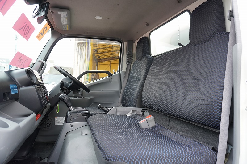 デュトロ　１０尺　アルミバン　積載２０００ｋｇ　ラッシング２段　バックカメラ　社外ナビ　ＥＴＣ　左電格ミラー　ＬＥＤヘッドライト　電動パーキングブレーキ　クリアランスソナー　全高２．８ｍ以下　９０度ストッパー　パブコ製　ＡＴ車！　車検「Ｒ８年３月まで！」34