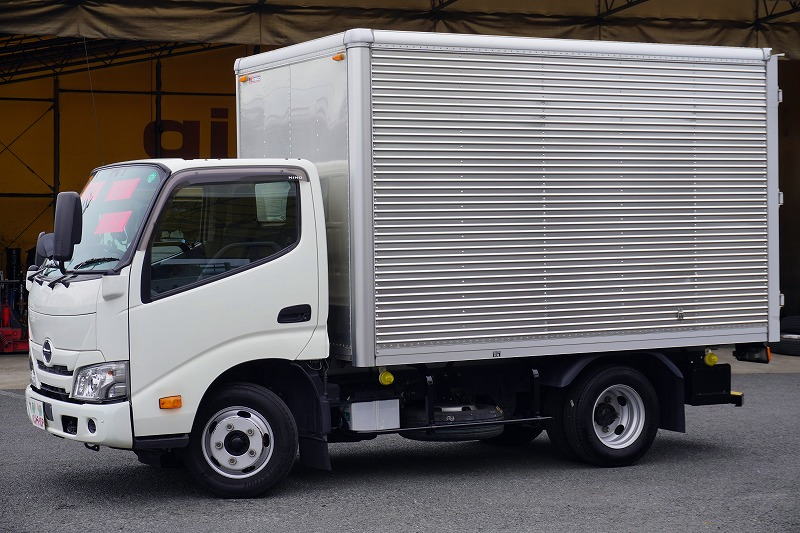 デュトロ　１０尺　アルミバン　積載２０００ｋｇ　ラッシング２段　バックカメラ　社外ナビ　ＥＴＣ　左電格ミラー　ＬＥＤヘッドライト　電動パーキングブレーキ　クリアランスソナー　全高２．８ｍ以下　９０度ストッパー　パブコ製　ＡＴ車！　車検「Ｒ８年３月まで！」フロント画像
