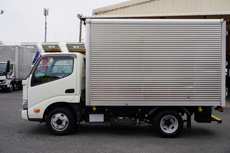 デュトロ　１０尺　アルミバン　積載２０００ｋｇ　ラッシング２段　バックカメラ　社外ナビ　ＥＴＣ　左電格ミラー　ＬＥＤヘッドライト　電動パーキングブレーキ　クリアランスソナー　全高２．８ｍ以下　９０度ストッパー　パブコ製　ＡＴ車！　車検「Ｒ８年３月まで！」1