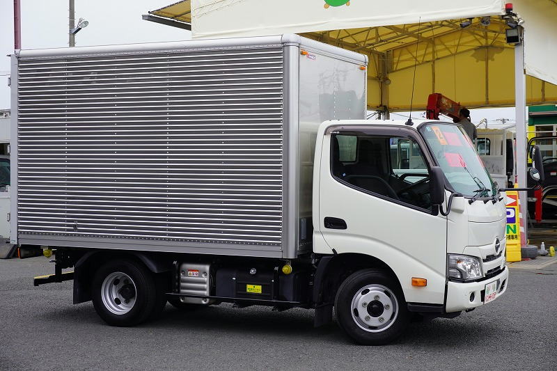 デュトロ　１０尺　アルミバン　積載２０００ｋｇ　ラッシング２段　バックカメラ　社外ナビ　ＥＴＣ　左電格ミラー　ＬＥＤヘッドライト　電動パーキングブレーキ　クリアランスソナー　全高２．８ｍ以下　９０度ストッパー　パブコ製　ＡＴ車！　車検「Ｒ８年３月まで！」4