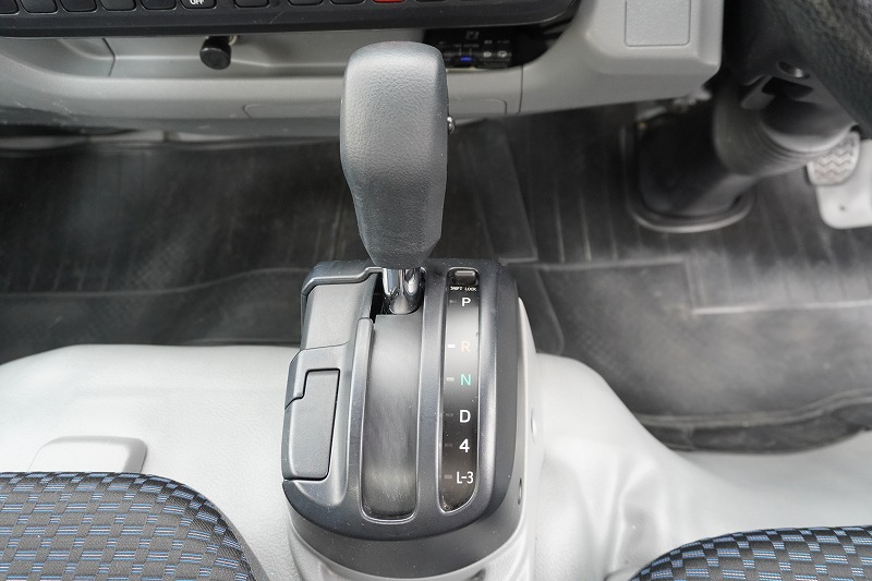 デュトロ　１０尺　アルミバン　積載２０００ｋｇ　ラッシング２段　バックカメラ　社外ナビ　ＥＴＣ　左電格ミラー　ＬＥＤヘッドライト　電動パーキングブレーキ　クリアランスソナー　全高２．８ｍ以下　９０度ストッパー　パブコ製　ＡＴ車！　車検「Ｒ８年３月まで！」25