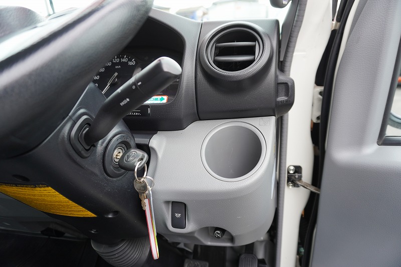 デュトロ　１０尺　アルミバン　積載２０００ｋｇ　ラッシング２段　バックカメラ　社外ナビ　ＥＴＣ　左電格ミラー　ＬＥＤヘッドライト　電動パーキングブレーキ　クリアランスソナー　全高２．８ｍ以下　９０度ストッパー　パブコ製　ＡＴ車！　車検「Ｒ８年３月まで！」29