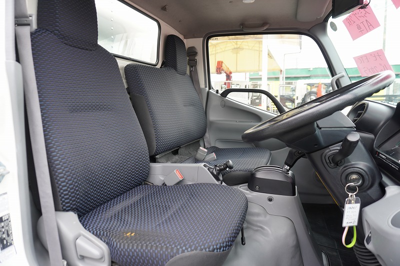 デュトロ　１０尺　アルミバン　積載２０００ｋｇ　ラッシング２段　バックカメラ　社外ナビ　ＥＴＣ　左電格ミラー　ＬＥＤヘッドライト　電動パーキングブレーキ　クリアランスソナー　全高２．８ｍ以下　９０度ストッパー　パブコ製　ＡＴ車！　車検「Ｒ８年３月まで！」31
