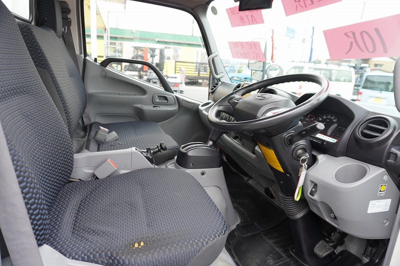 デュトロ　１０尺　アルミバン　積載２０００ｋｇ　ラッシング２段　バックカメラ　社外ナビ　ＥＴＣ　左電格ミラー　ＬＥＤヘッドライト　電動パーキングブレーキ　クリアランスソナー　全高２．８ｍ以下　９０度ストッパー　パブコ製　ＡＴ車！　車検「Ｒ８年３月まで！」32