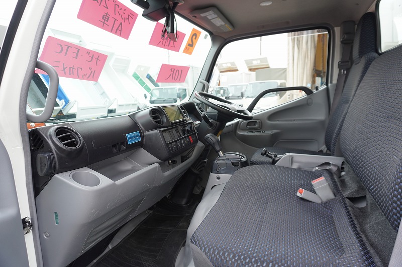 デュトロ　１０尺　アルミバン　積載２０００ｋｇ　ラッシング２段　バックカメラ　社外ナビ　ＥＴＣ　左電格ミラー　ＬＥＤヘッドライト　電動パーキングブレーキ　クリアランスソナー　全高２．８ｍ以下　９０度ストッパー　パブコ製　ＡＴ車！　車検「Ｒ８年３月まで！」33