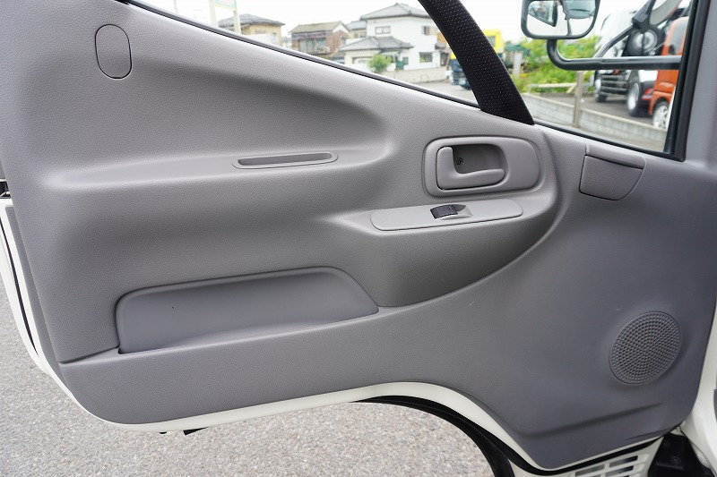デュトロ　１０尺　アルミバン　積載２０００ｋｇ　ラッシング２段　バックカメラ　社外ナビ　ＥＴＣ　左電格ミラー　ＬＥＤヘッドライト　電動パーキングブレーキ　クリアランスソナー　全高２．８ｍ以下　９０度ストッパー　パブコ製　ＡＴ車！　車検「Ｒ８年３月まで！」35
