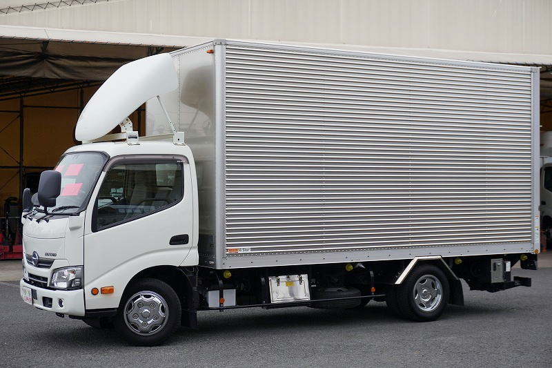 デュトロ　「標準幅　ロング」　アルミバン　積載２０００ｋｇ　跳ね上げ式　パワーゲート　ラッシング３段　ラジコン　バックカメラ　ＥＴＣ２．０　左電格ミラー　坂道発進補助　スマートキー　電動パーキングブレーキ　ＬＥＤヘッドライト＆フォグランプ　導風板　メッキホイールライナー　５速ＭＴ！　車検「Ｒ７年９月まで！」7