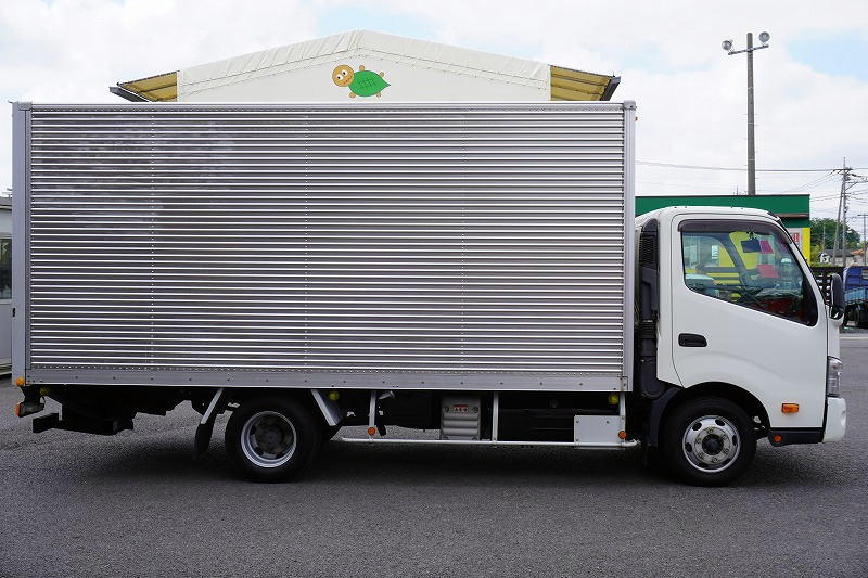 デュトロ　「ワイドロング」　アルミバン　積載３０００ｋｇ　跳ね上げ式　パワーゲート　ラッシング１段　バックカメラ　ＥＴＣ２．０　左電格ミラー　坂道発進補助　ＬＥＤヘッドライト＆フォグランプ　クリアランスソナー　衝突軽減ブレーキ　車線逸脱警報　トランテックス製　６速ＭＴ！3