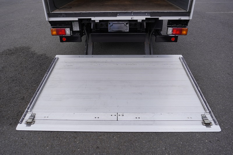デュトロ　「ワイドロング」　アルミバン　積載３０００ｋｇ　跳ね上げ式　パワーゲート　ラッシング１段　バックカメラ　ＥＴＣ２．０　左電格ミラー　坂道発進補助　ＬＥＤヘッドライト＆フォグランプ　クリアランスソナー　衝突軽減ブレーキ　車線逸脱警報　トランテックス製　６速ＭＴ！22
