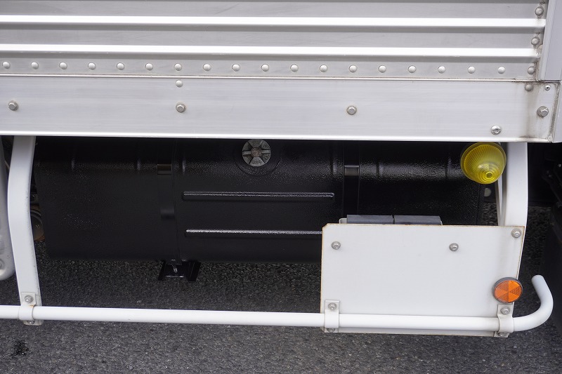 デュトロ　「ワイドロング」　アルミバン　積載３０００ｋｇ　跳ね上げ式　パワーゲート　ラッシング１段　バックカメラ　ＥＴＣ２．０　左電格ミラー　坂道発進補助　ＬＥＤヘッドライト＆フォグランプ　クリアランスソナー　衝突軽減ブレーキ　車線逸脱警報　トランテックス製　６速ＭＴ！27