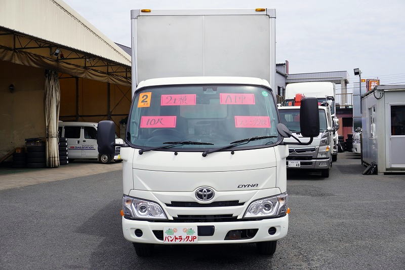 ダイナ　１０尺　アルミバン　積載２０００ｋｇ　サイドドア　ラッシング２段　床フック３対　９０度ストッパー　左電格ミラー　バックカメラ　ＥＴＣ　ＬＥＤヘッドライト　スマートキー　電動パーキングブレーキ　クリアランスソナー　衝突軽減ブレーキ　車線逸脱警報　トヨタ車体製　ワンオーナー！ＡＴ車！0