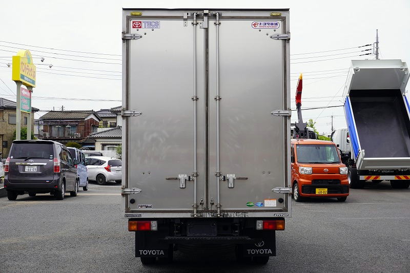 ダイナ　１０尺　アルミバン　積載２０００ｋｇ　サイドドア　ラッシング２段　床フック３対　９０度ストッパー　左電格ミラー　バックカメラ　ＥＴＣ　ＬＥＤヘッドライト　スマートキー　電動パーキングブレーキ　クリアランスソナー　衝突軽減ブレーキ　車線逸脱警報　トヨタ車体製　ワンオーナー！ＡＴ車！2