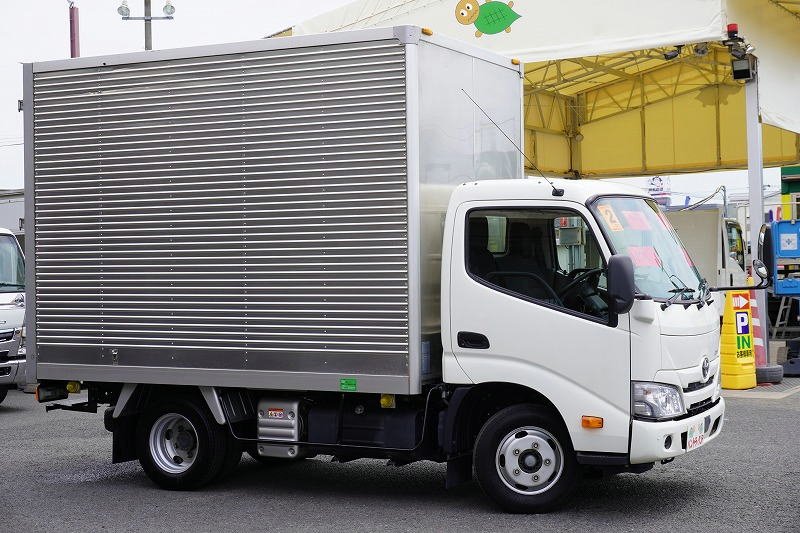ダイナ　１０尺　アルミバン　積載２０００ｋｇ　サイドドア　ラッシング２段　床フック３対　９０度ストッパー　左電格ミラー　バックカメラ　ＥＴＣ　ＬＥＤヘッドライト　スマートキー　電動パーキングブレーキ　クリアランスソナー　衝突軽減ブレーキ　車線逸脱警報　トヨタ車体製　ワンオーナー！ＡＴ車！4