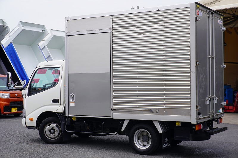 ダイナ　１０尺　アルミバン　積載２０００ｋｇ　サイドドア　ラッシング２段　床フック３対　９０度ストッパー　左電格ミラー　バックカメラ　ＥＴＣ　ＬＥＤヘッドライト　スマートキー　電動パーキングブレーキ　クリアランスソナー　衝突軽減ブレーキ　車線逸脱警報　トヨタ車体製　ワンオーナー！ＡＴ車！5