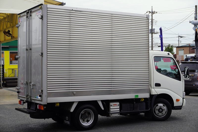 ダイナ　１０尺　アルミバン　積載２０００ｋｇ　サイドドア　ラッシング２段　床フック３対　９０度ストッパー　左電格ミラー　バックカメラ　ＥＴＣ　ＬＥＤヘッドライト　スマートキー　電動パーキングブレーキ　クリアランスソナー　衝突軽減ブレーキ　車線逸脱警報　トヨタ車体製　ワンオーナー！ＡＴ車！6