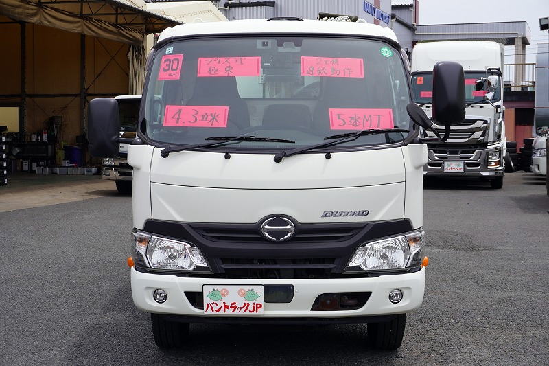 デュトロ　「標準幅」　パッカー車　プレス式　積載２０００ｋｇ　極東製　４．３立米　連続動作　汚水タンク　防臭扉　バックカメラ　ＥＴＣ　左電格ミラー　坂道発進補助　フォグランプ　電動パーキングブレーキ　衝突軽減ブレーキ　車線逸脱警報　ワンオーナー！５速ＭＴ！　車検「Ｒ８年３月まで！」0